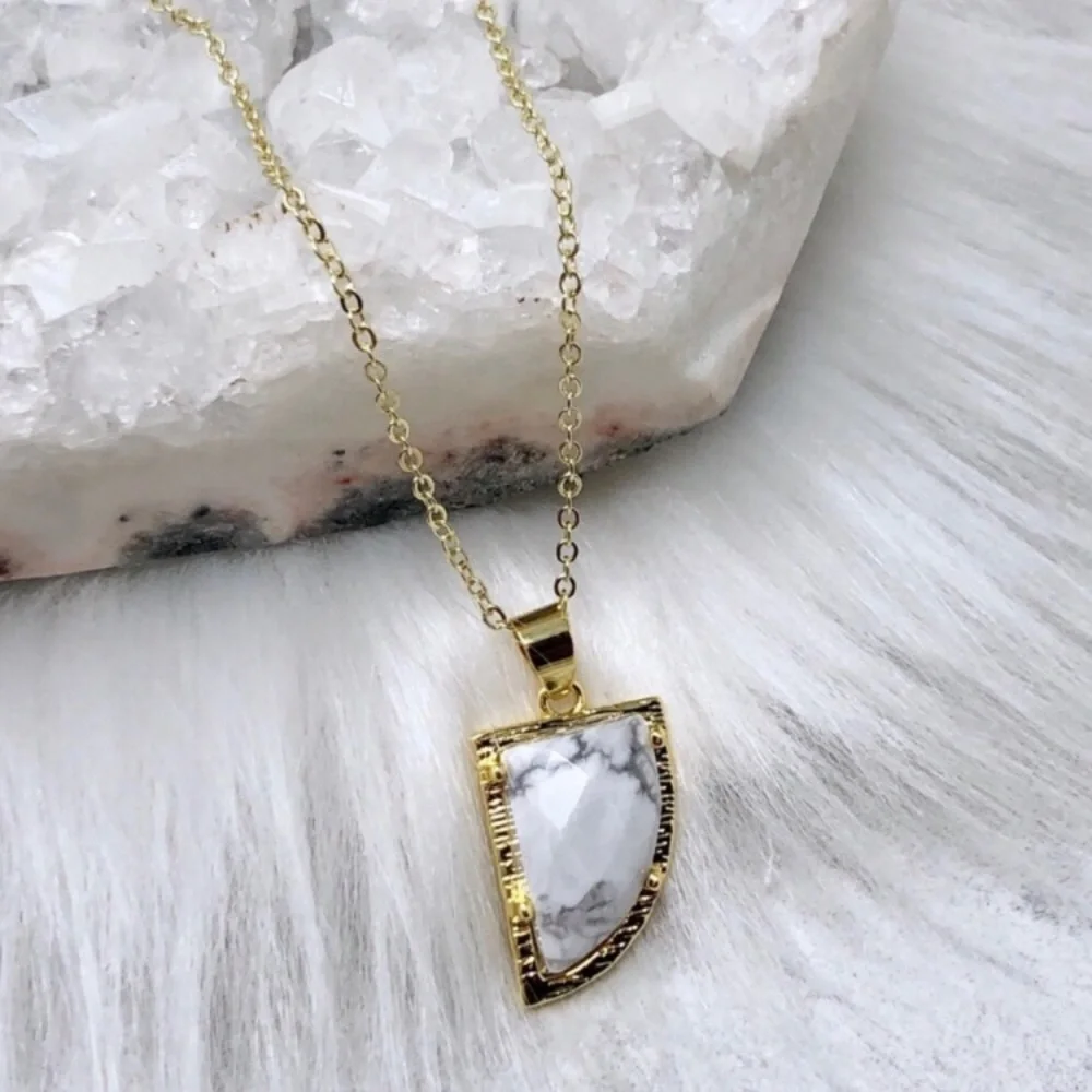 Howlite Tiger Claw Necklace